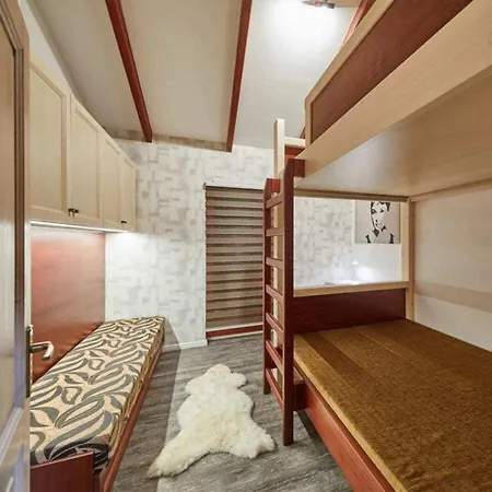 Cerna Kcg350 Comfortable Holiday Cermna