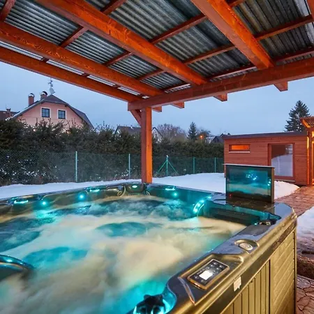 Cerna Kcg350 Comfortable Holiday Vila