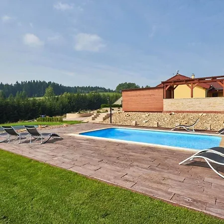 Cerna Kcg350 Comfortable Holiday Vila Cermna