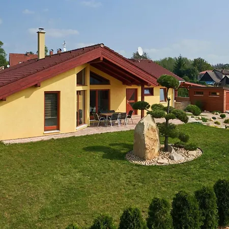 Cerna Kcg350 Comfortable Holiday Vila *